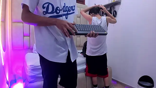 MielAndLeo webcam