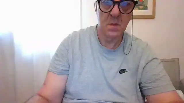 ANONIMO7735 live cam on StripChat
