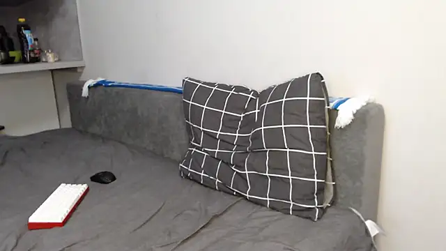 Student_Oliver live cam on StripChat