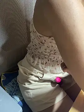Mina048 webcam