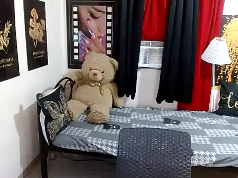 TSbrianaHugeCock webcam