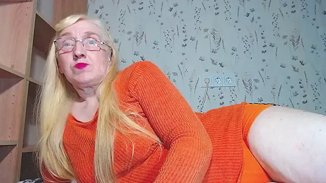 MadamBombShell webcam