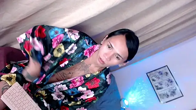 NathalieMea live cam on StripChat