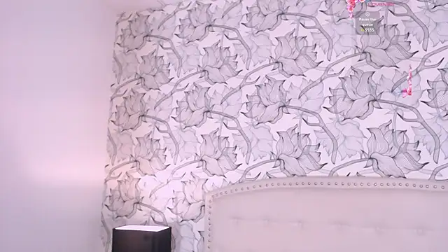 Venusandrea29 live cam on StripChat