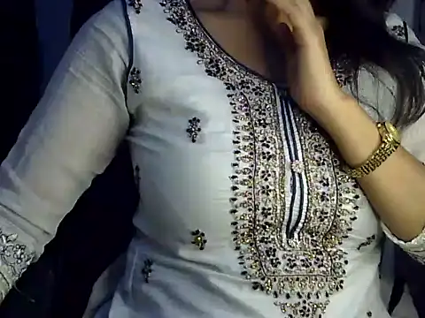 SiaraSiyA live cam on StripChat