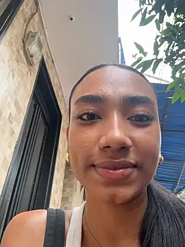 Dark-Luna live cam on StripChat