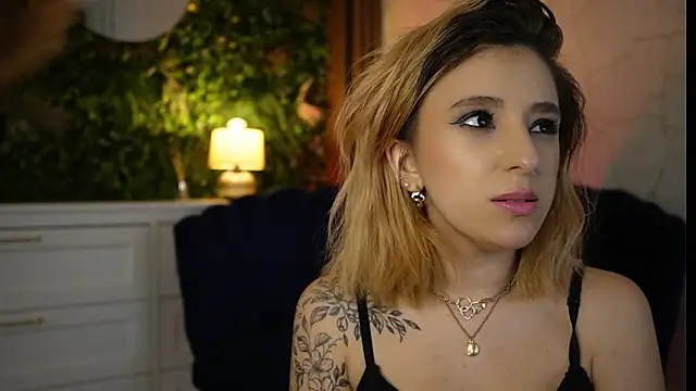 KatjaSinn live cam on StripChat