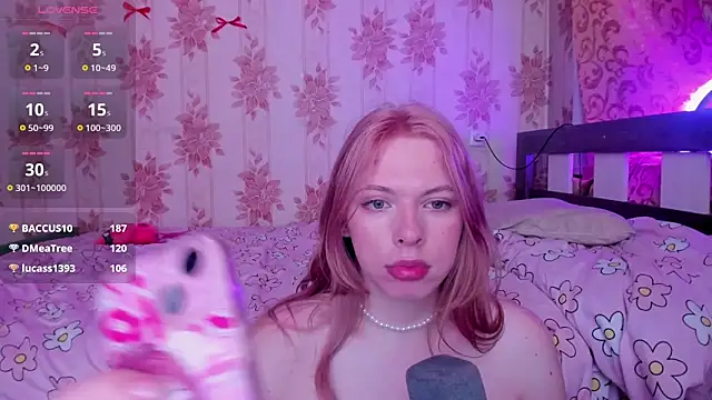 Cutie_Bambi live cam on StripChat