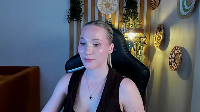 ElaraVoltage webcam