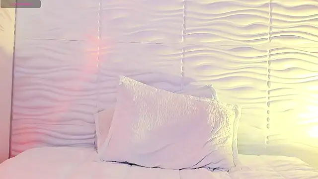 TaylorClay_ webcam