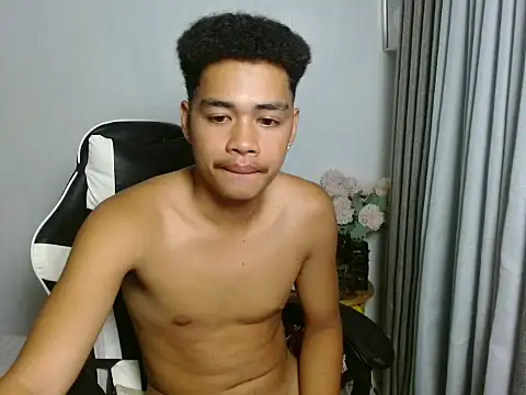 curlyasian_njxx