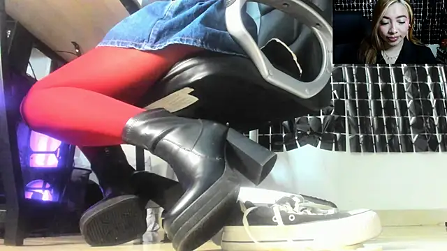 MissAlmaFenix webcam
