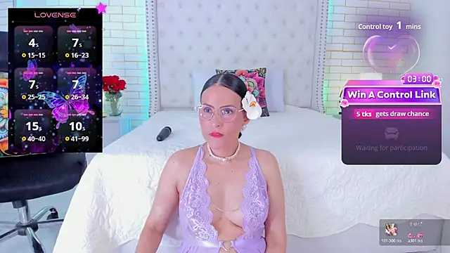 Coco_Balenciaga_ webcam