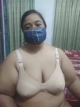 momo_loves webcam