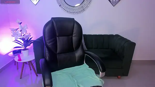 Raven-reyess webcam