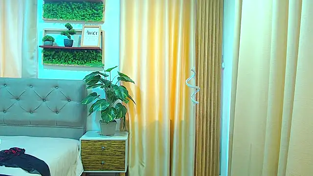 sasi_luna live cam on StripChat