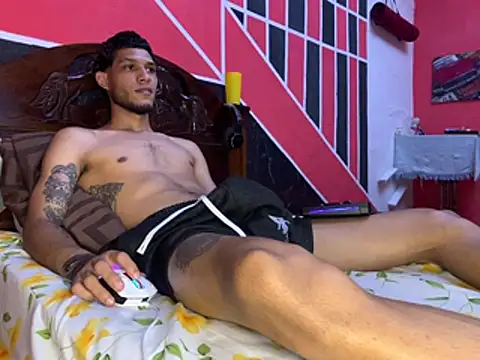tanned_boy live cam on StripChat