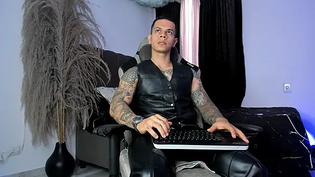 Aron_Dark webcam