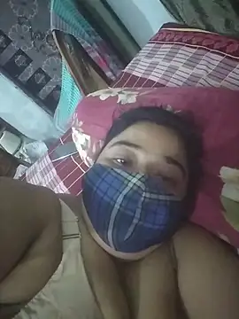 momo_loves webcam