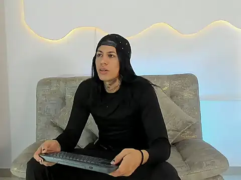 ArohomLester_ webcam