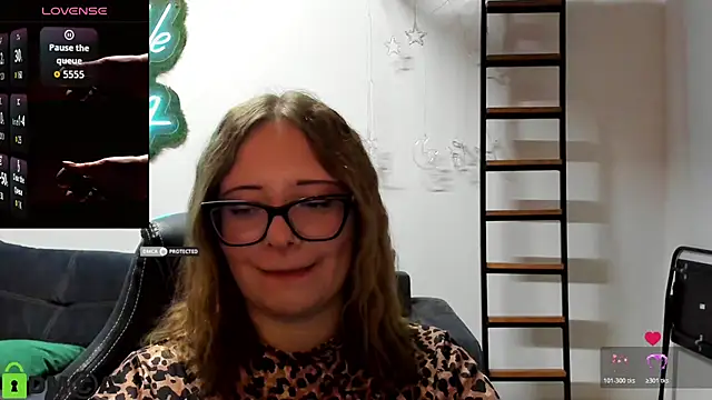 JuliNy_x webcam