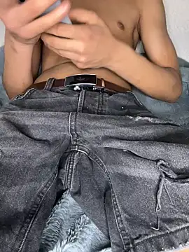 Joseel233 live cam on StripChat
