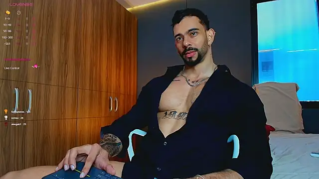 massimo_visconti live cam on StripChat