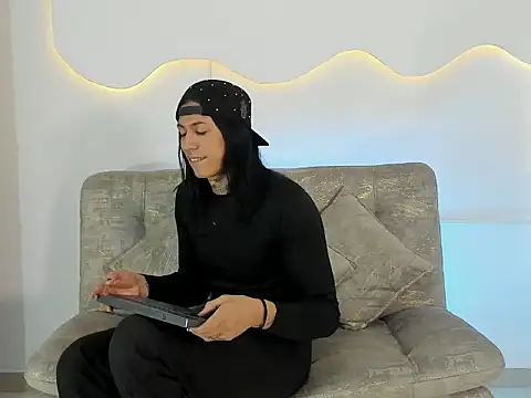 ArohomLester_ webcam