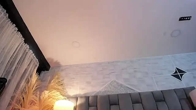CarolineFyre live cam on StripChat