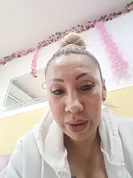 coral_smitth live cam on StripChat