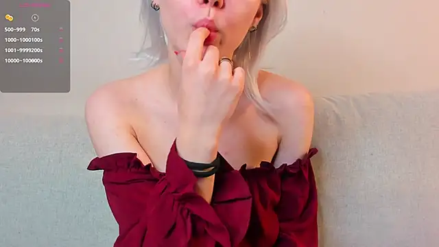 GoldenLenarz live cam on StripChat