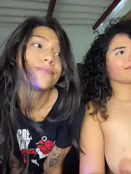 Twoshotsparty420 live cam on StripChat