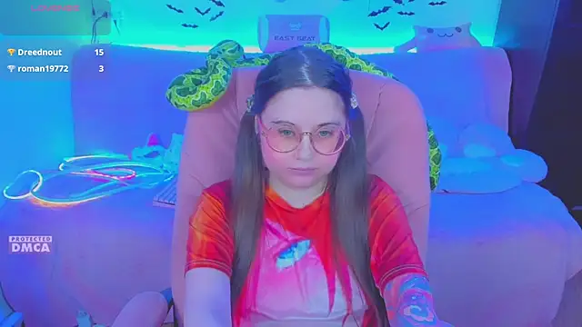 Lolisuccub live cam on StripChat