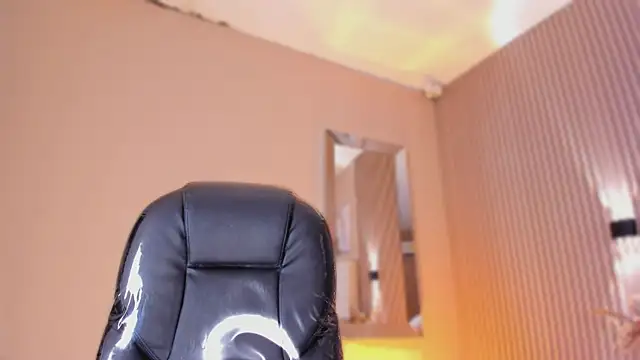 LisaLain webcam