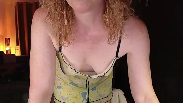 MichellePurple live cam on StripChat