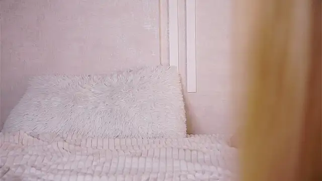 sunnivacovil (F teen) - 💕Sexy position teasing💕