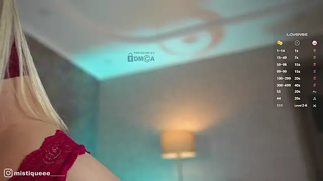 misstics_ live cam on StripChat