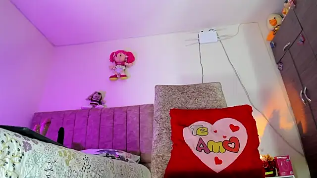 hot_Dariana_pantyhose live cam on StripChat