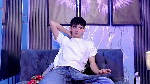 demian_hot99 live cam on StripChat
