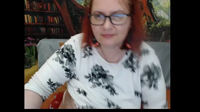 PlayfullMature live cam on StripChat