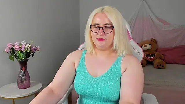 LioraArdyn live cam on StripChat