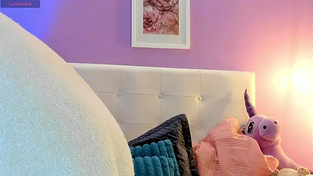 Charlotte11-11 live cam on StripChat