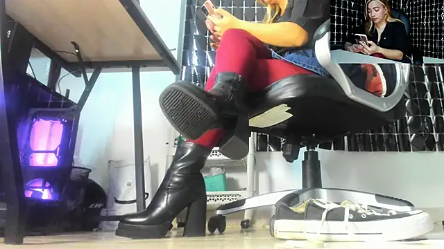 MissAlmaFenix webcam