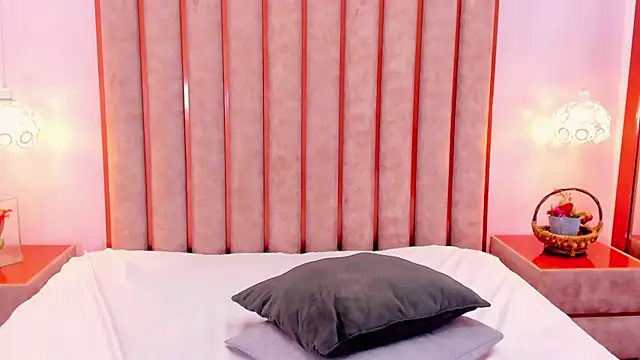 Zoe_Monrow live cam on StripChat