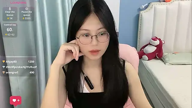 Luna-666 live cam on StripChat