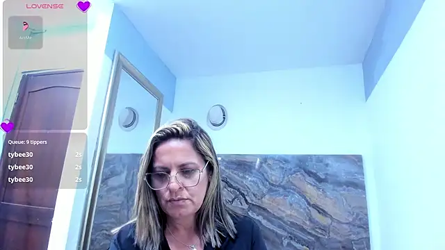 Agatha_Pleasure webcam