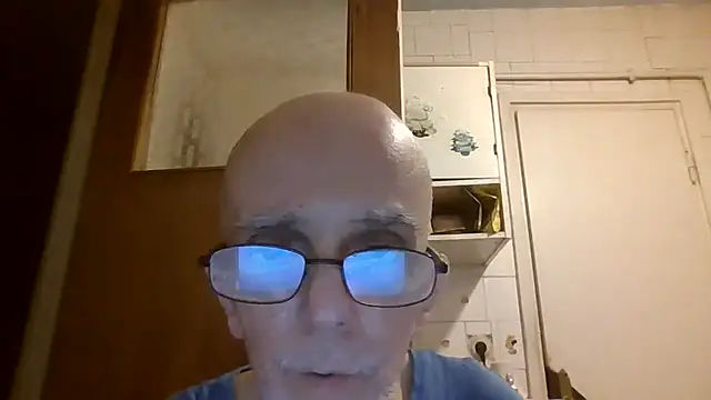 mariusica1@xh live cam on StripChat