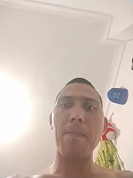Ronnald_Garcia live cam on StripChat