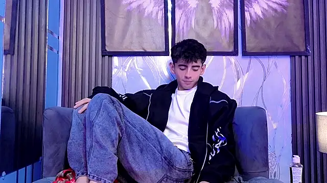 demian_hot99 live cam on StripChat