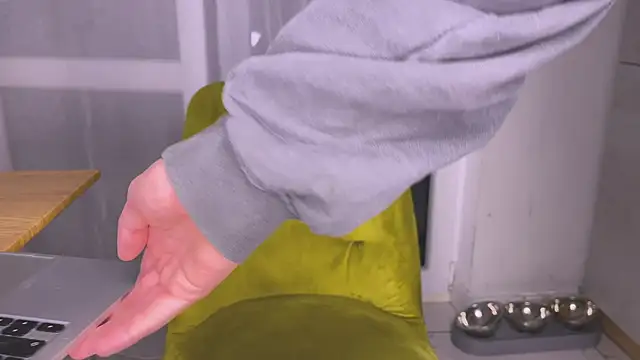 alyx_garden webcam